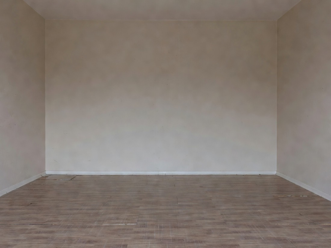 Empty outdated living room before AI redesign